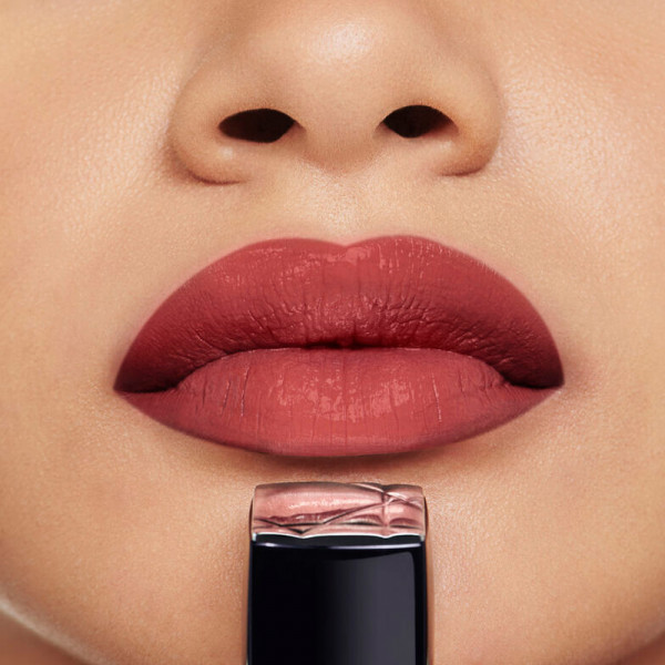 barra-de-labios-color-couture-acabados-satinado-tratamiento-floral-hidratante-larga-duracion