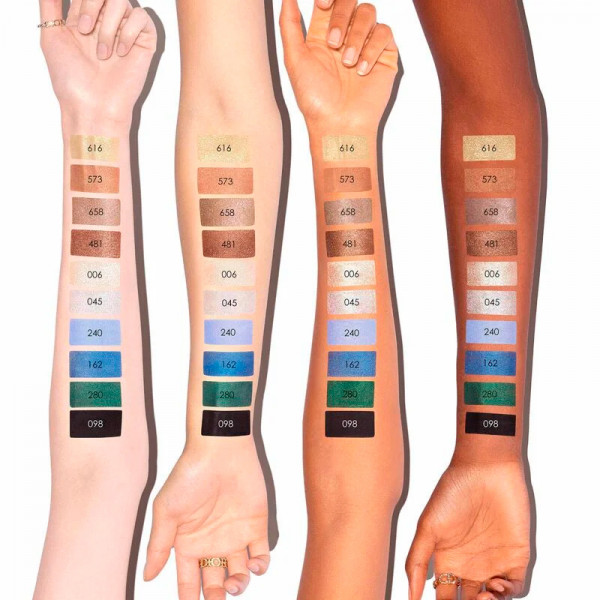 lidschatten-intensive-farbe-und-spektakulares-finish-cremiges-puder-langanhaltend