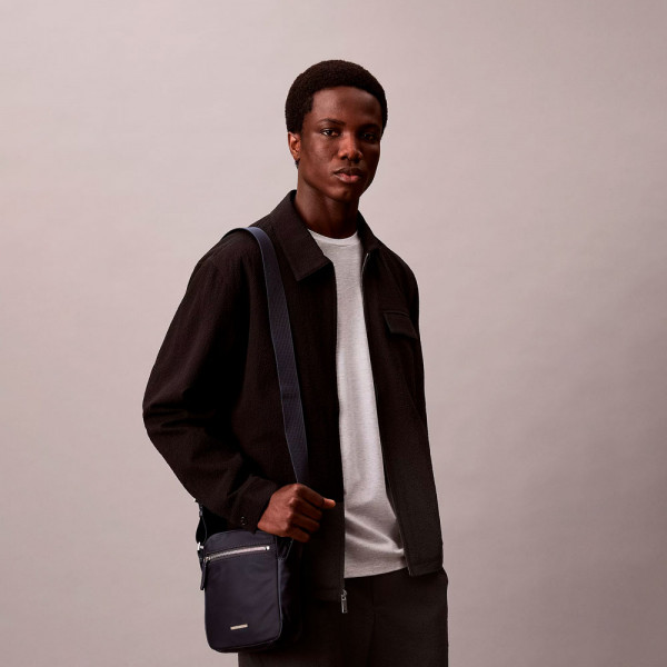 sac-a-bandouliere-reporter-en-nylon-elegant