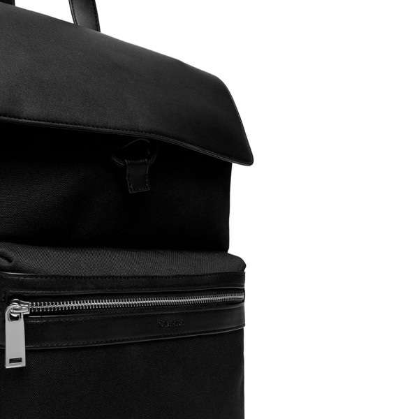 rucksack-mit-kontrastklappe