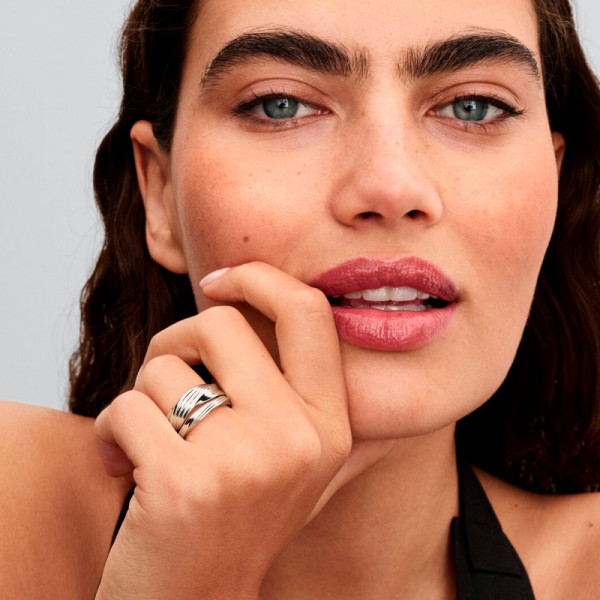 double-interlocking-ring-193890c00