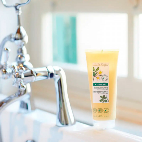 fleur-de-frangipani-shower-cream