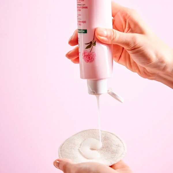 eau-lactee-demaquillante-cleansing-milk-with-peony